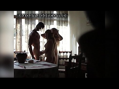 ❤️ Prietenii sexuali invită un bărbat uriaș și o partidă în trei cu el at ro.pornofilmtv.ru ❌